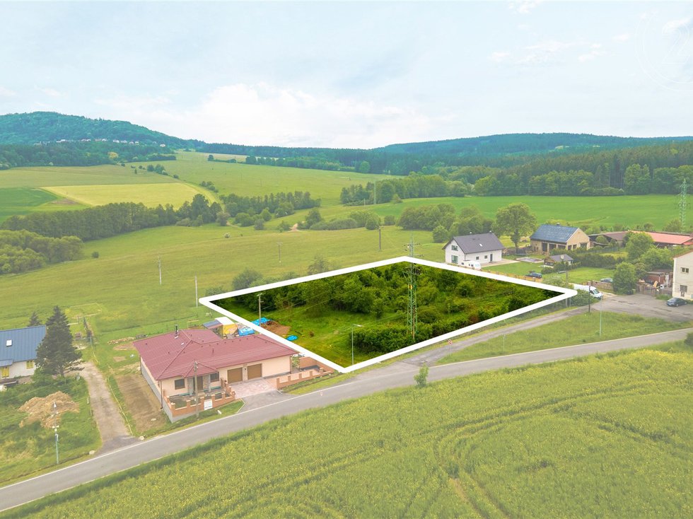Prodej stavební parcely 4052 m², Komárov