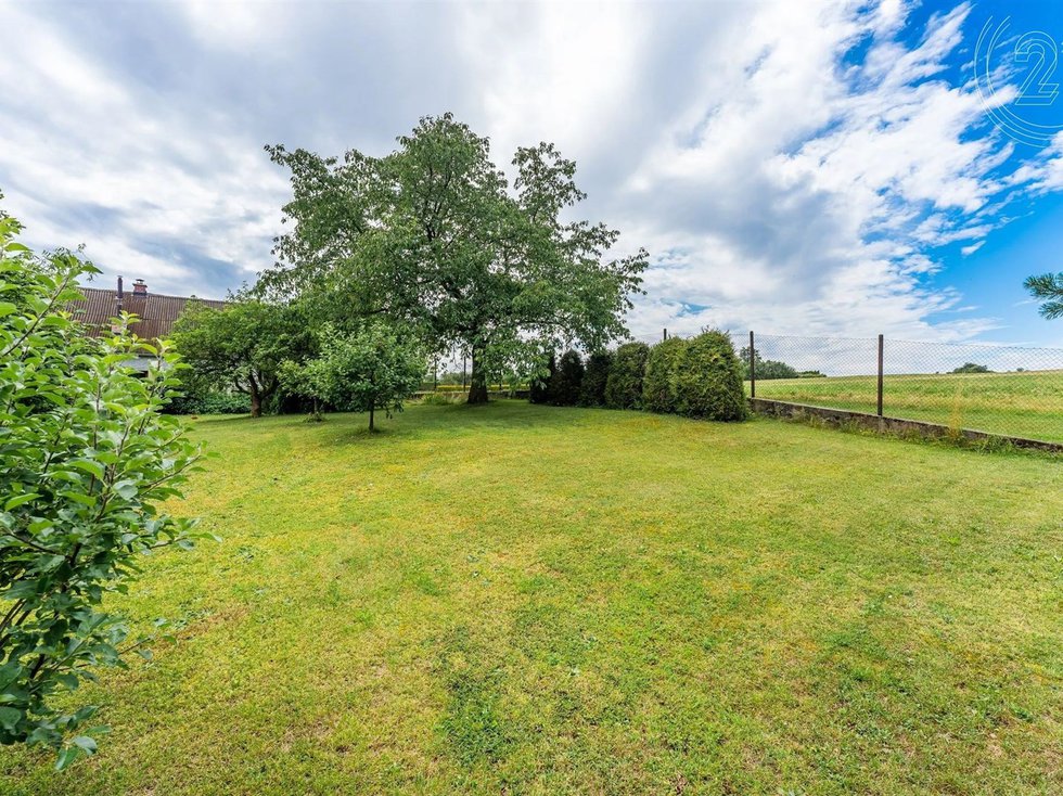 Prodej stavební parcely 1272 m², Mezouň