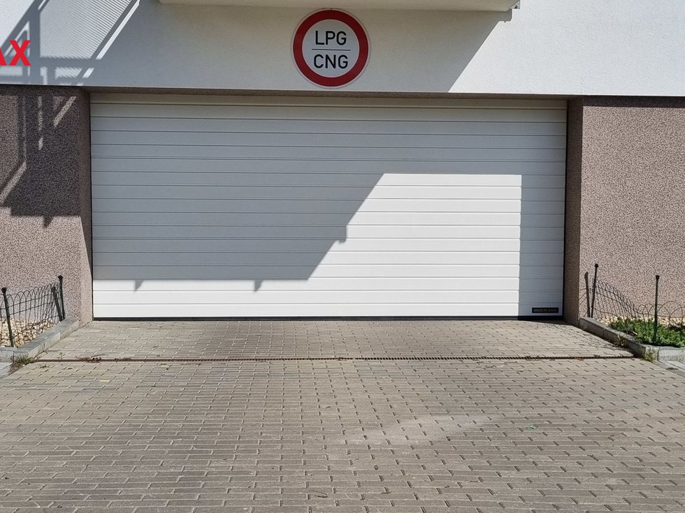 Pronájem parkovacího místa 13 m², Brno