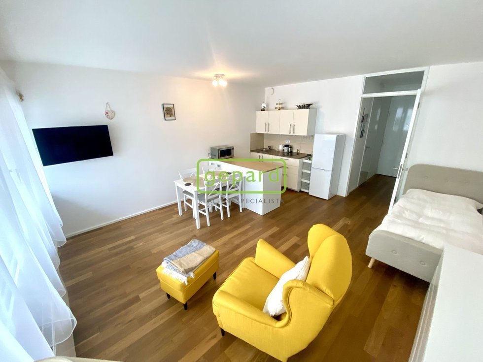 Pronájem bytu 1+kk, garsoniery 44 m², Řevnice