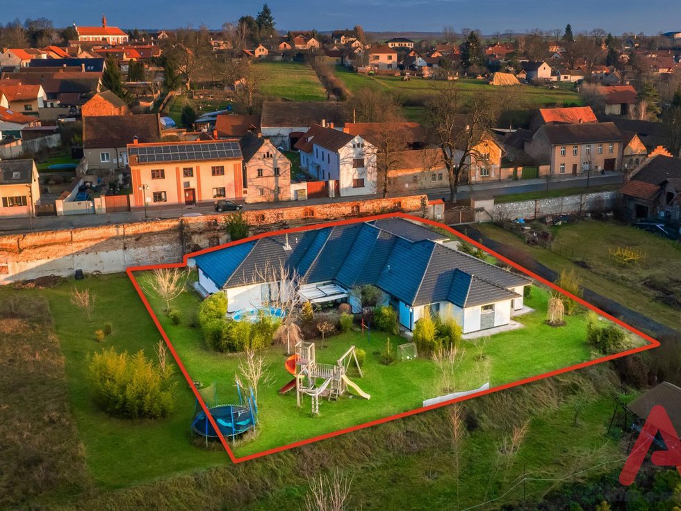 Prodej rodinného domu 365 m², Byšice