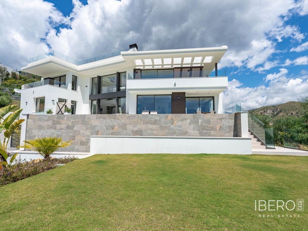 Prodej rodinného domu 817 m²