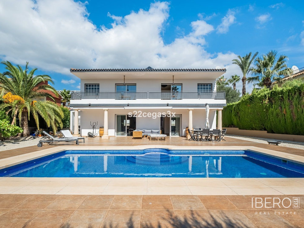 Prodej rodinného domu 380 m²