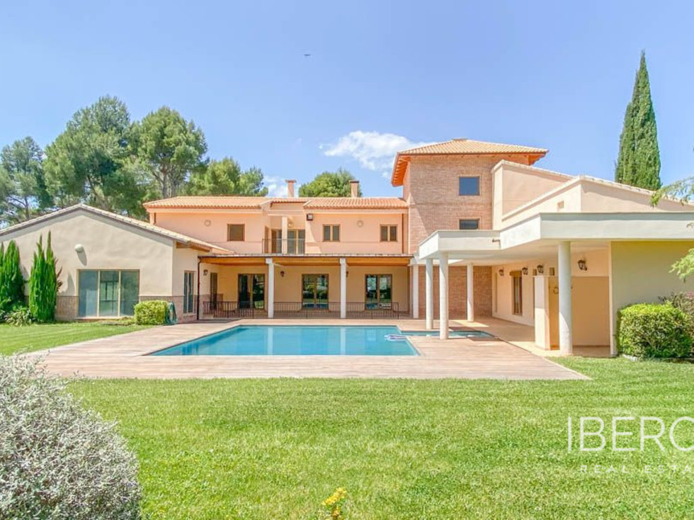 Prodej rodinného domu 1529 m²