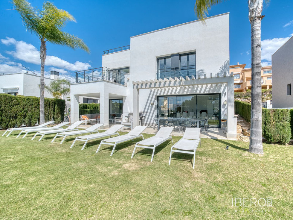 Prodej rodinného domu 351 m²