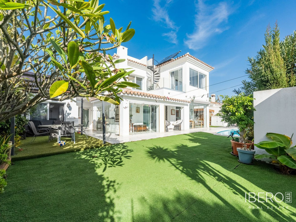 Prodej rodinného domu 297 m²