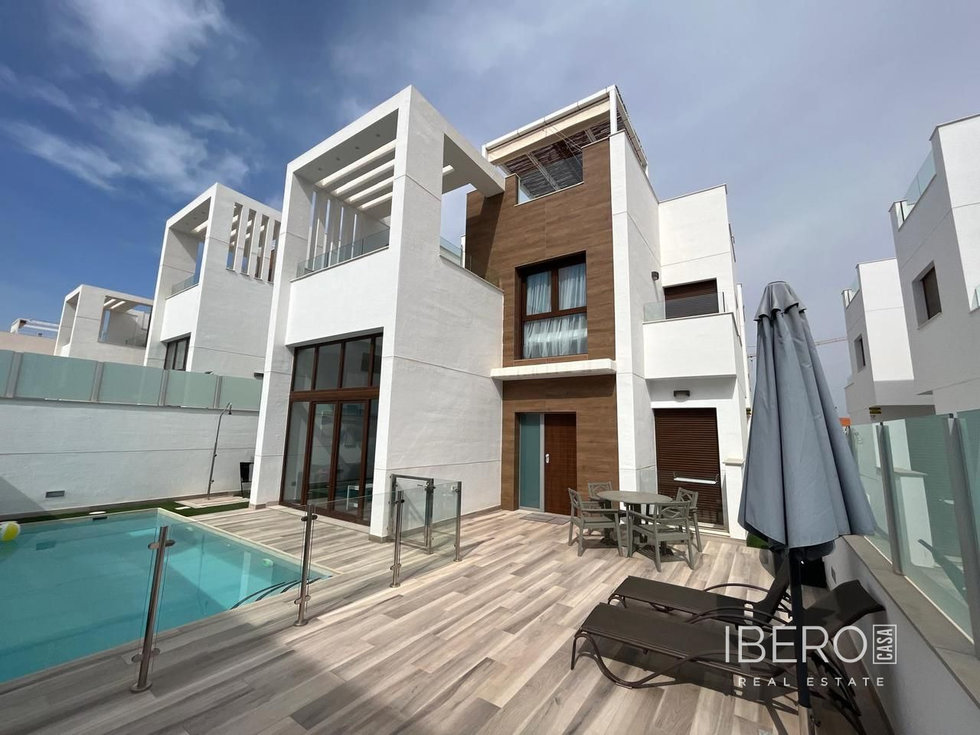 Prodej rodinného domu 196 m²
