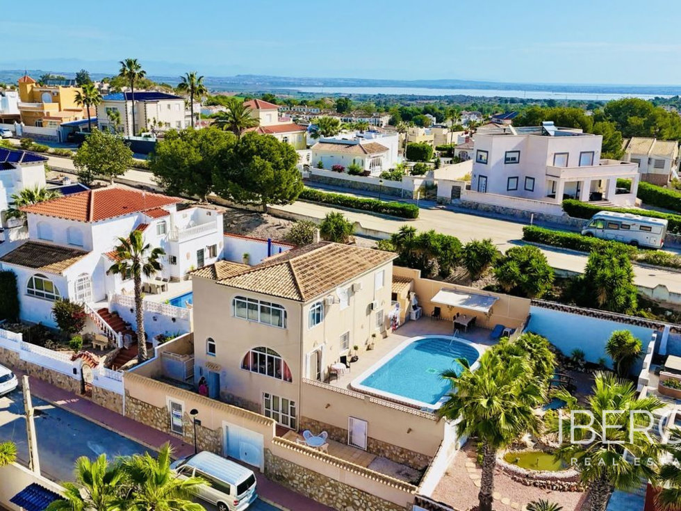 Prodej rodinného domu 267 m²