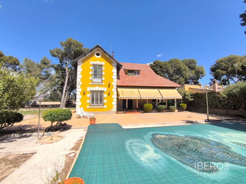 Prodej rodinného domu 450 m²