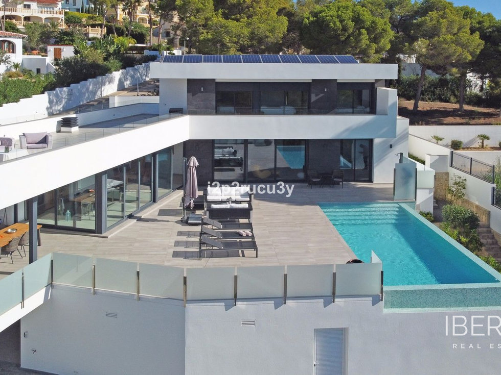 Prodej rodinného domu 410 m²