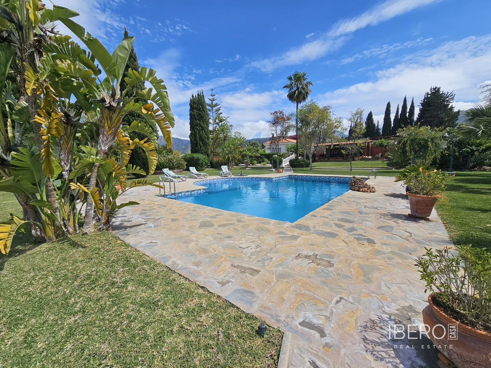 Prodej rodinného domu 597 m²