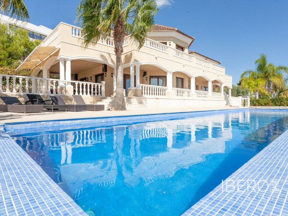 Prodej rodinného domu 670 m²