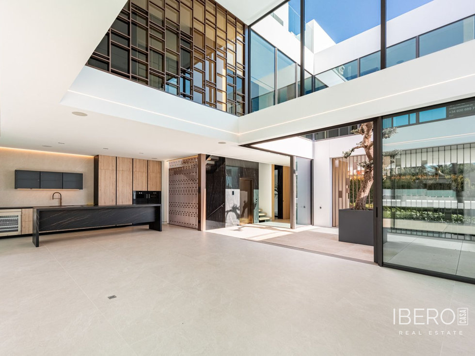 Prodej rodinného domu 589 m²