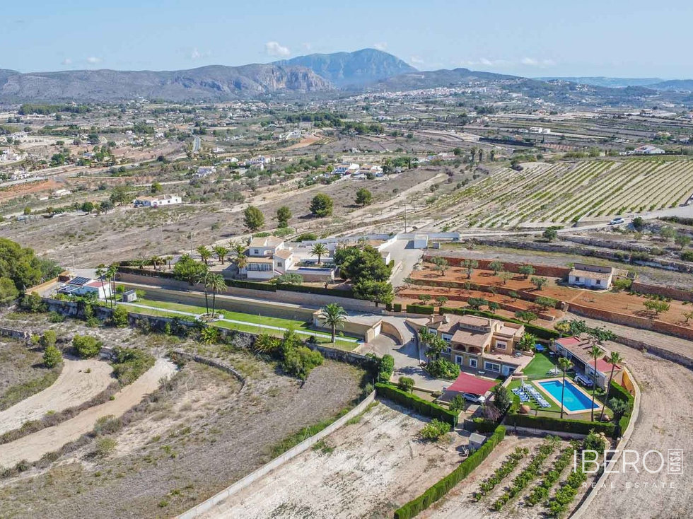 Prodej rodinného domu 696 m²
