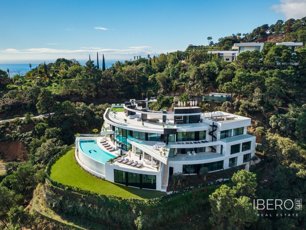 Prodej rodinného domu 3300 m²