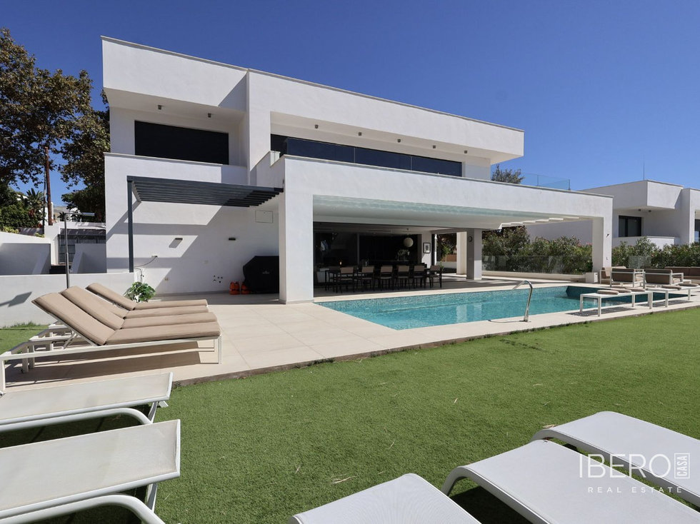 Prodej rodinného domu 645 m²