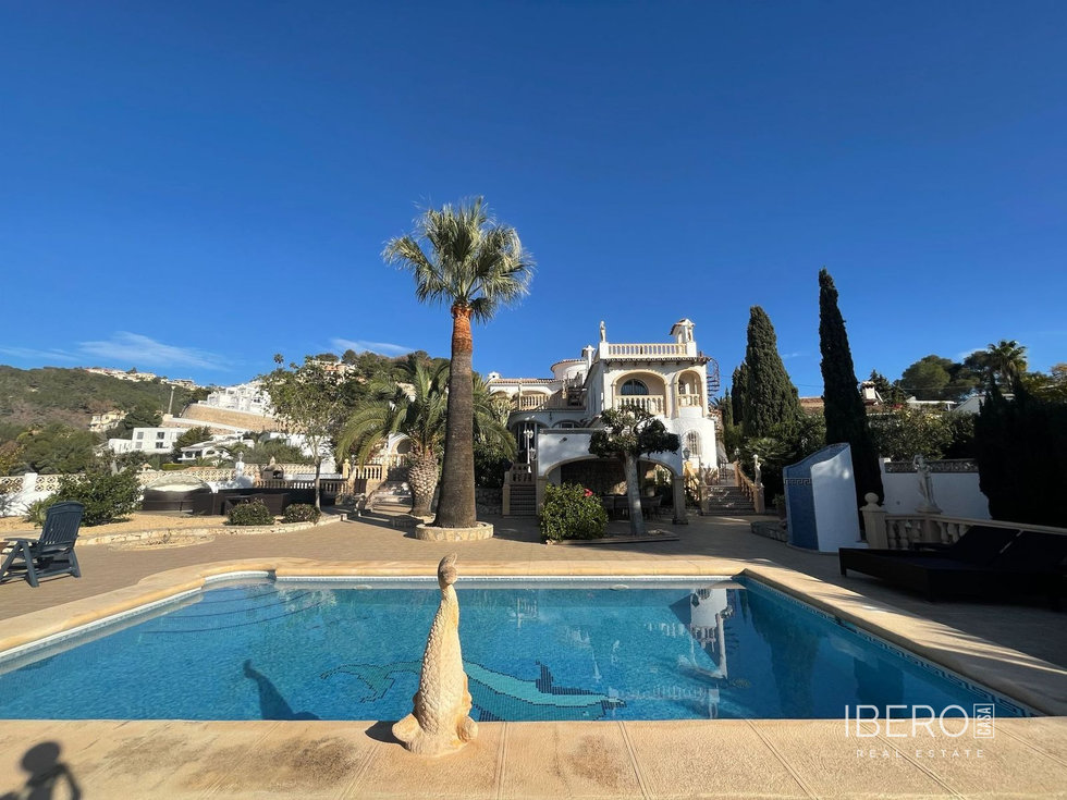 Prodej rodinného domu 451 m²