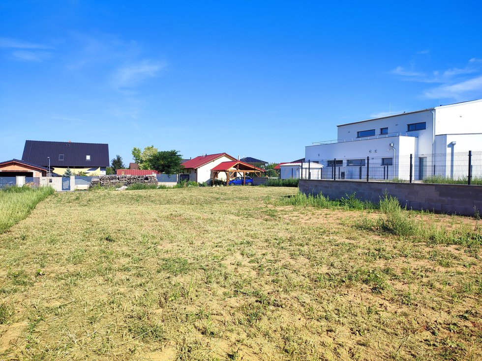 Prodej stavební parcely 1551 m², Křenice