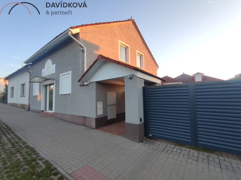 přední dům_kosmetický salon