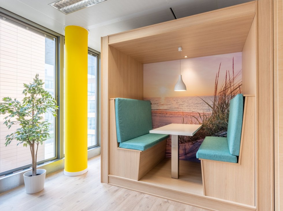 Regus Eolis Square 2523 Luxembourg Business Lounge