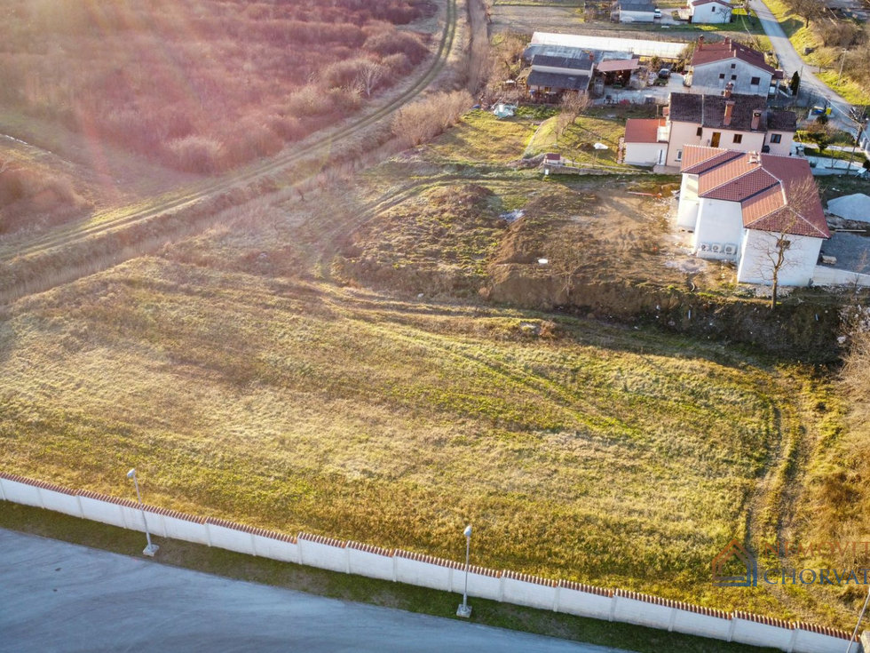 Prodej stavební parcely 3365 m²