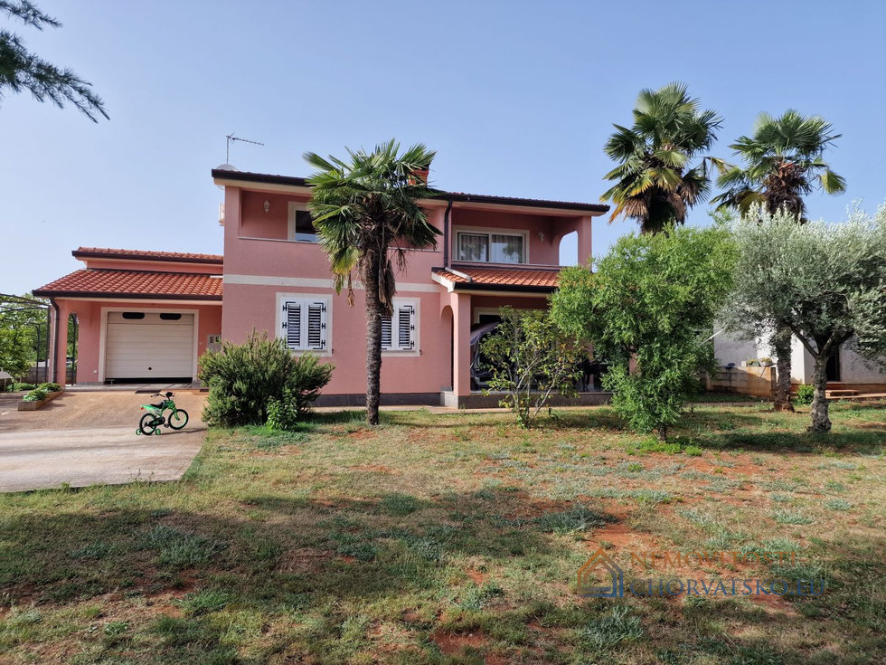 Prodej rodinného domu 230 m²