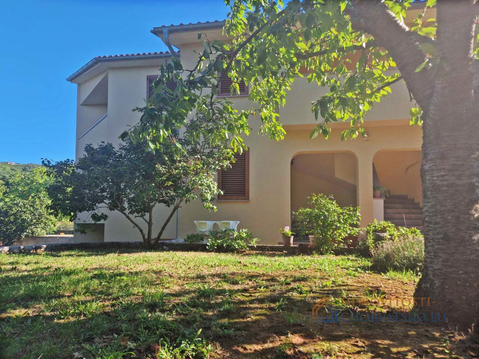 Prodej rodinného domu 465 m²