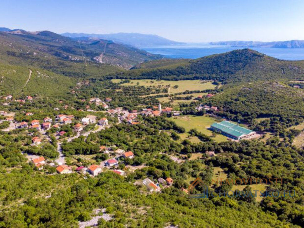 Prodej stavební parcely 9250 m²