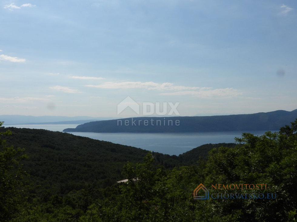 Prodej stavební parcely 7712 m²