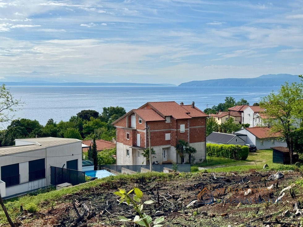 Prodej stavební parcely 1450 m²