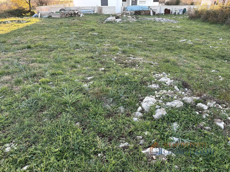 Prodej stavební parcely 833 m²