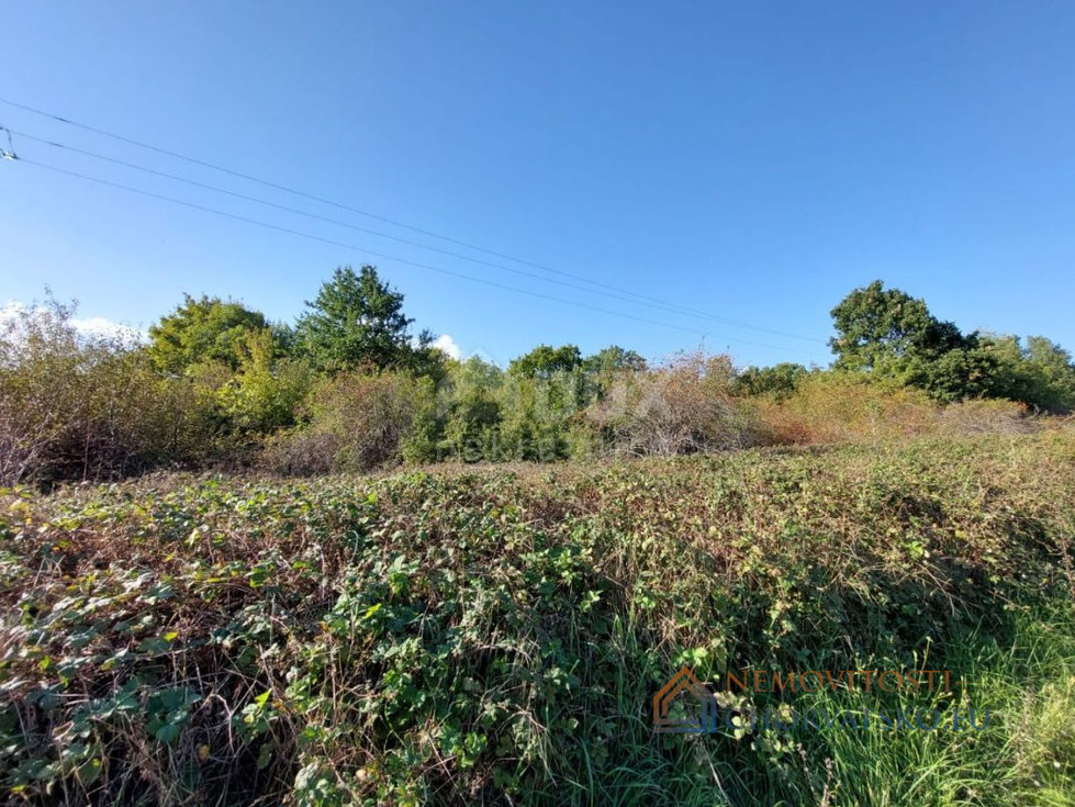 Prodej stavební parcely 4590 m²