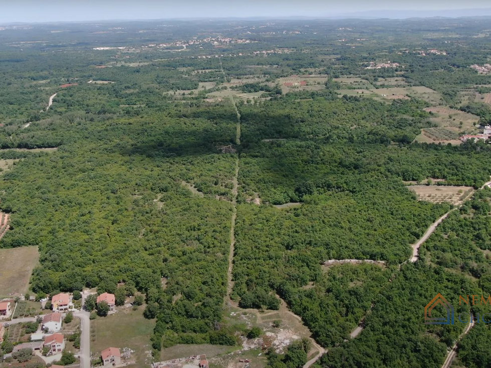Prodej stavební parcely 420000 m²