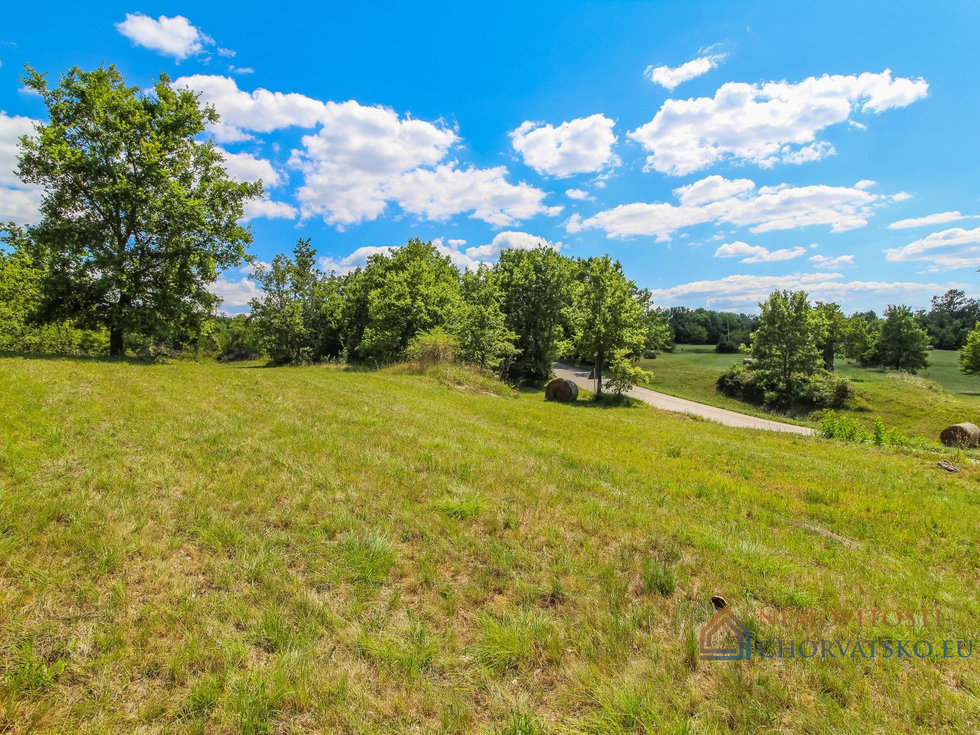 Prodej stavební parcely 1587 m²