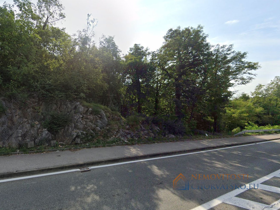 Prodej stavební parcely 2050 m²