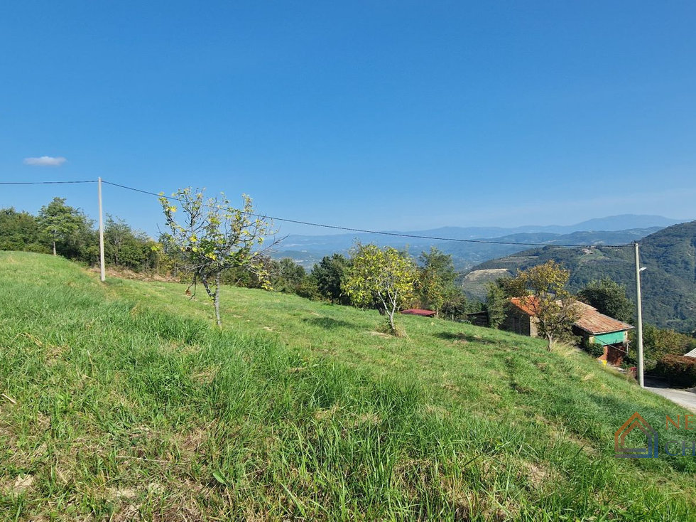 Prodej stavební parcely 2553 m²