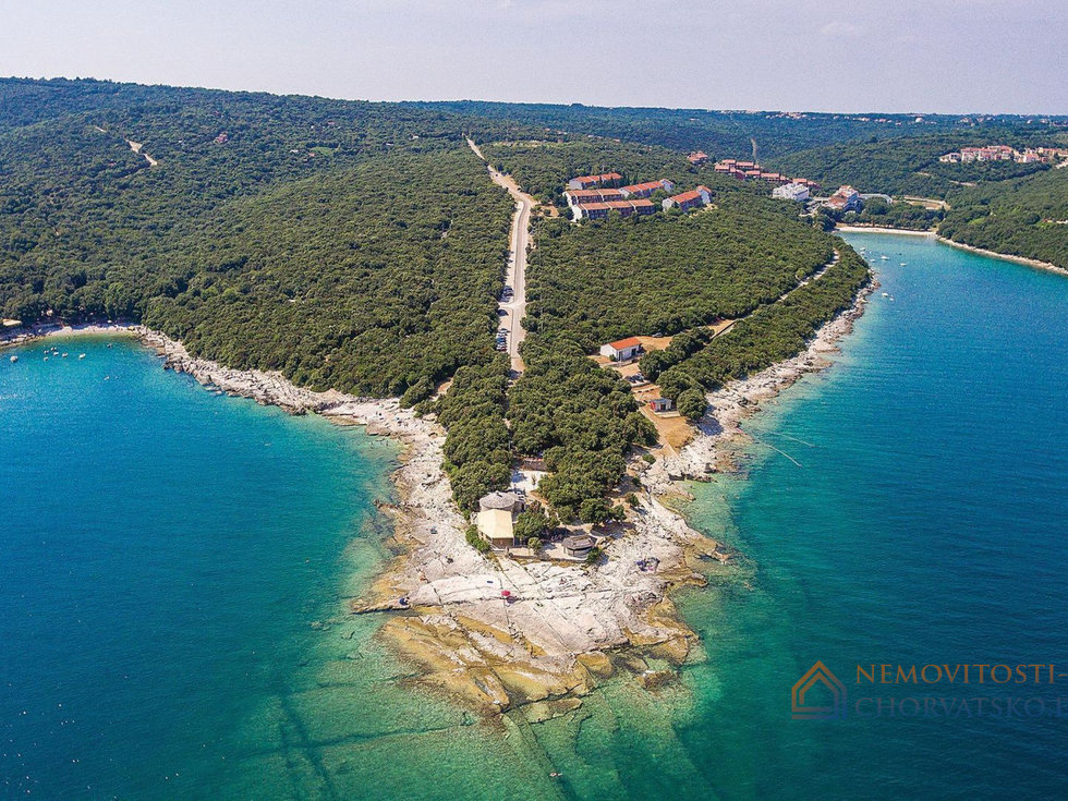 Prodej stavební parcely 4300 m²