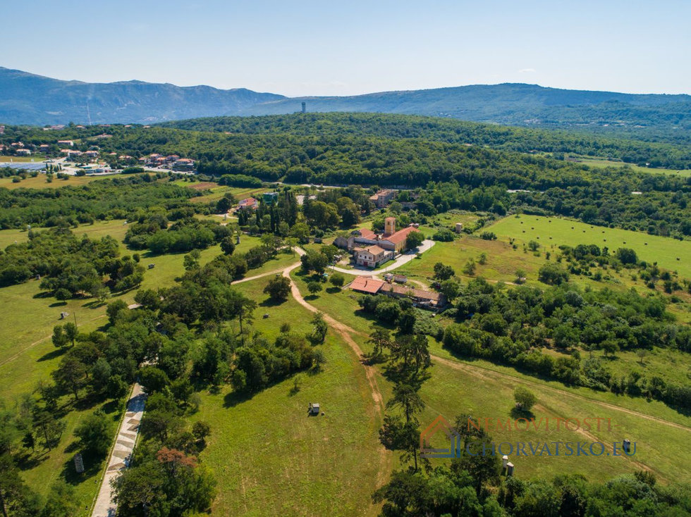 Prodej stavební parcely 7666 m²