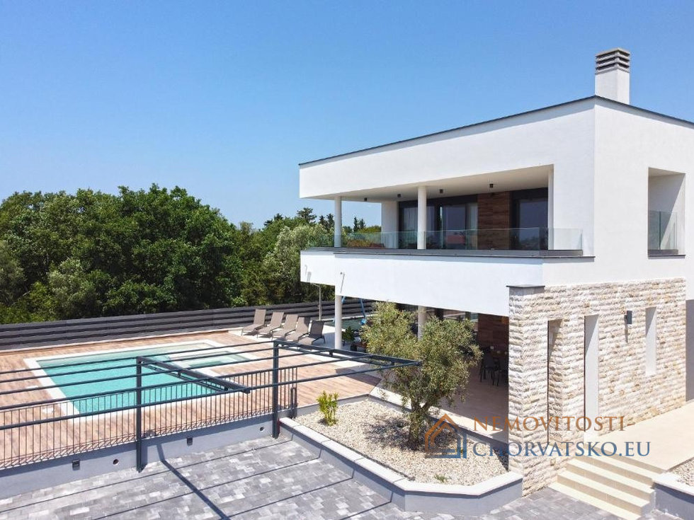 Prodej rodinného domu 342 m²