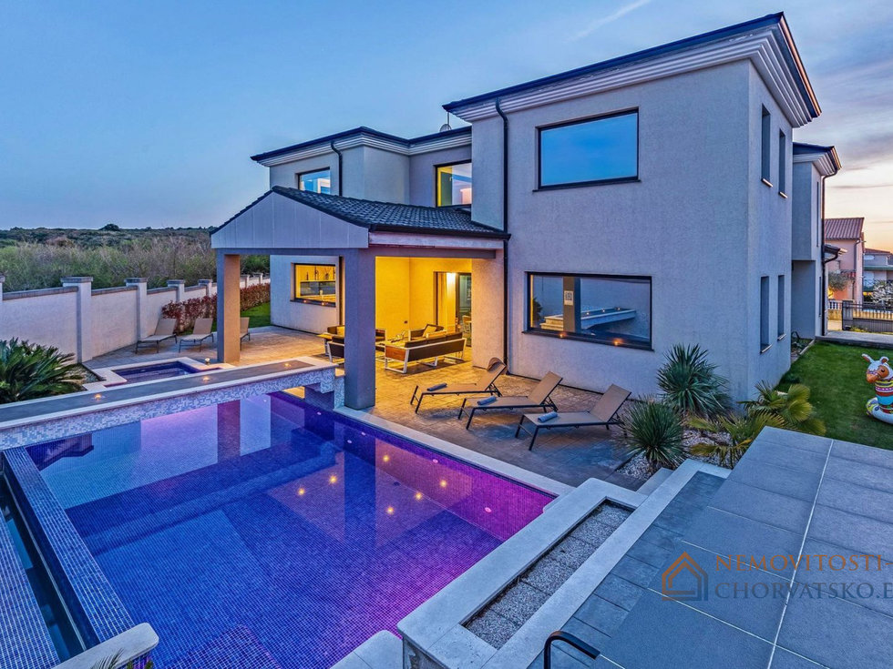 Prodej rodinného domu 380 m²
