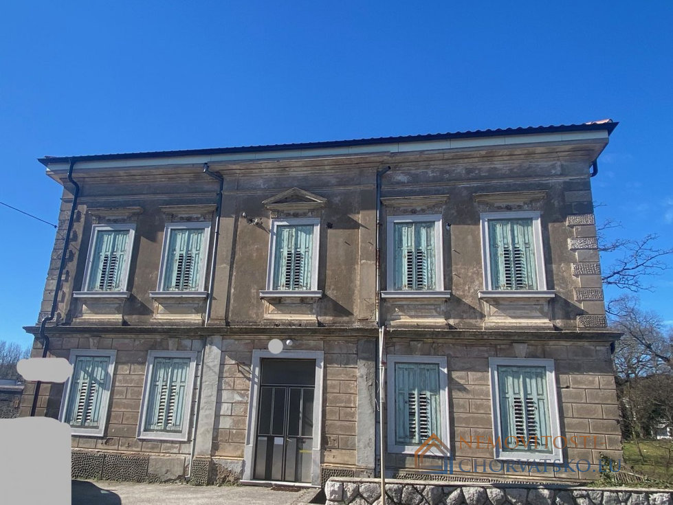 Prodej rodinného domu 690 m²