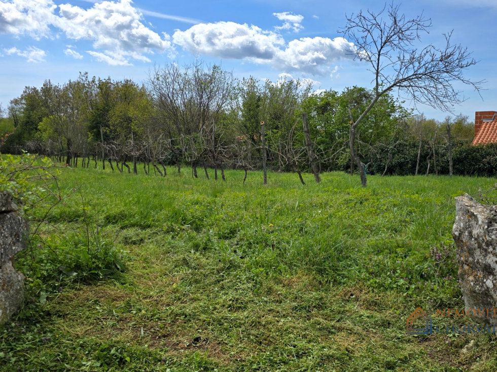 Prodej stavební parcely 1565 m²