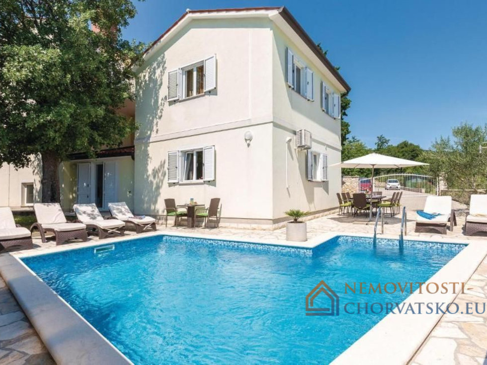 Prodej rodinného domu 199 m²