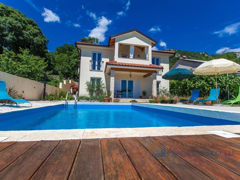 Prodej rodinného domu 220 m²