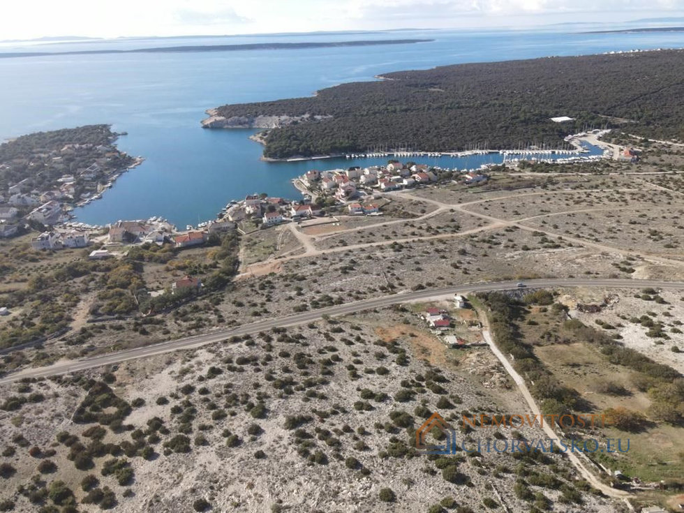 Prodej stavební parcely 1077 m²