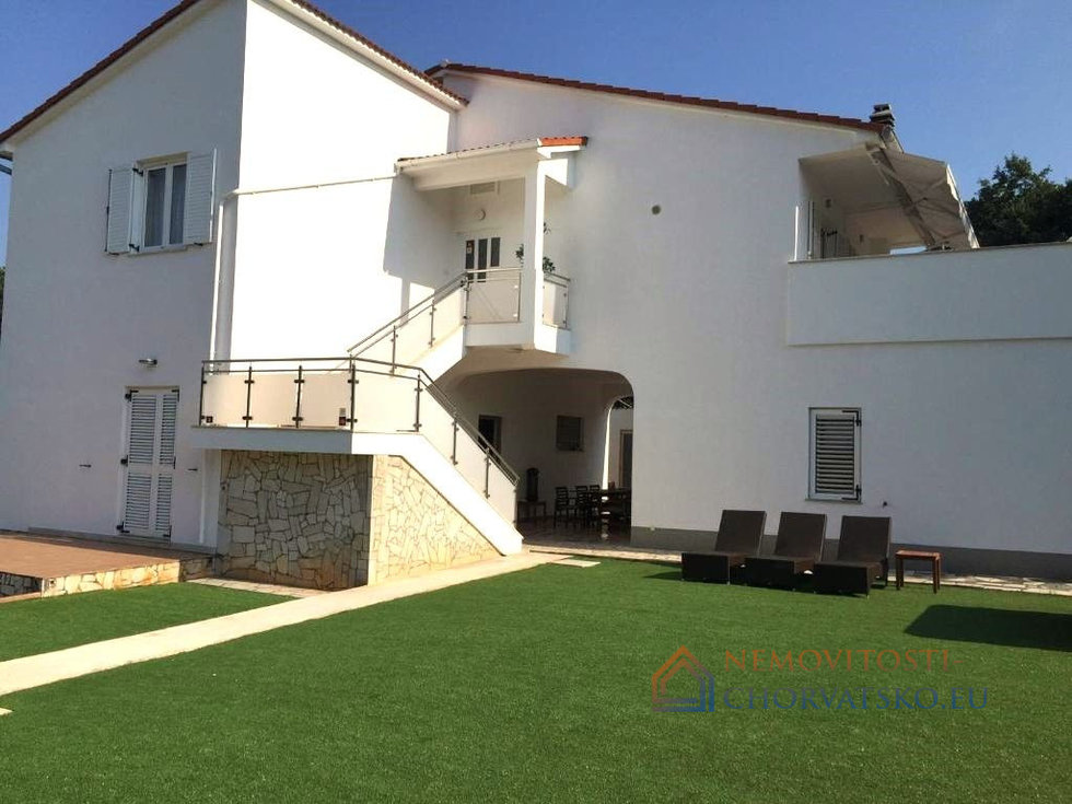 Prodej rodinného domu 320 m²