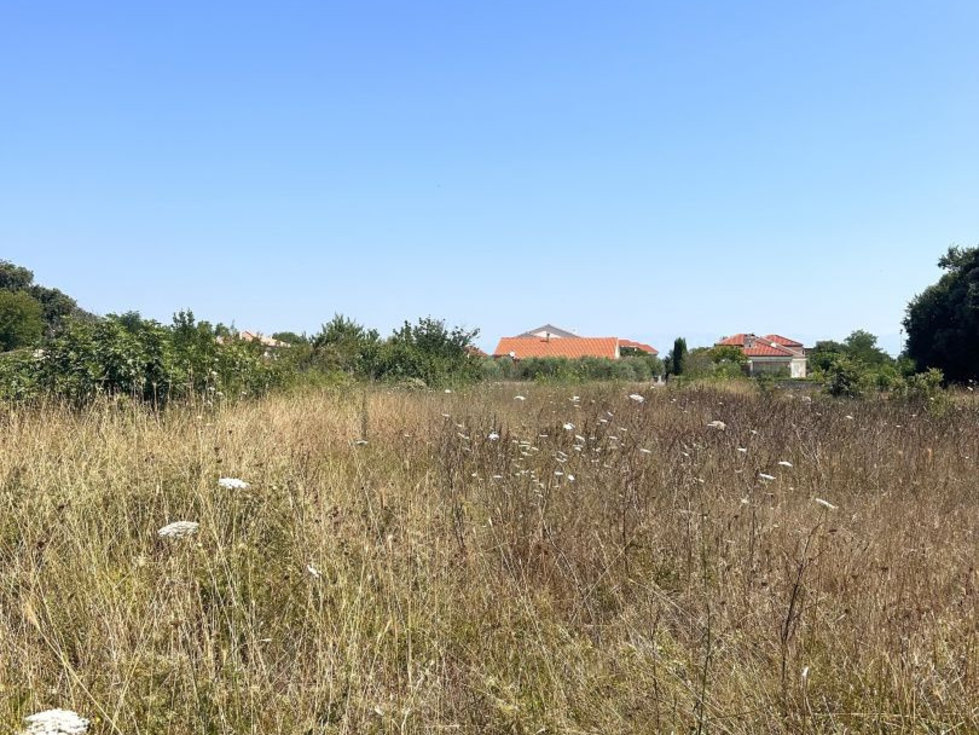 Prodej stavební parcely 1258 m²