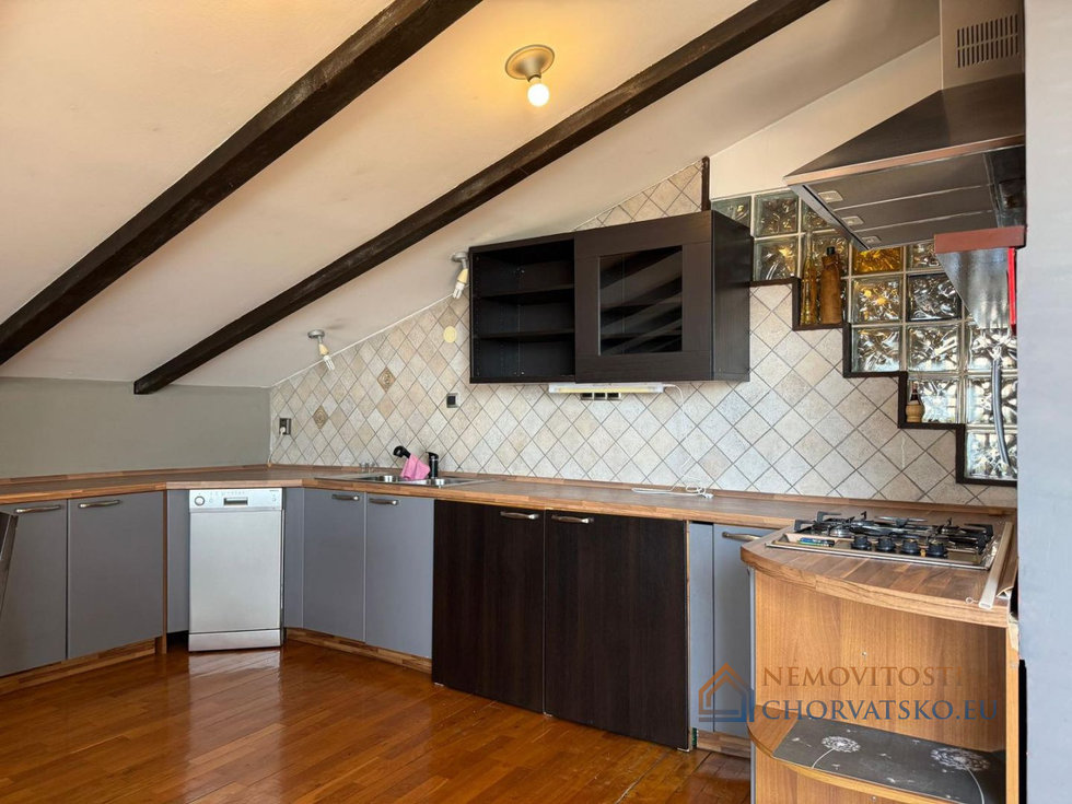 Prodej bytu 1+kk, garsoniery 100 m²