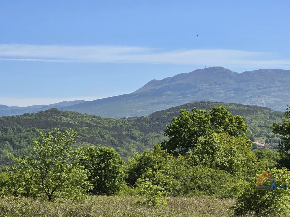 Prodej stavební parcely 1584 m²