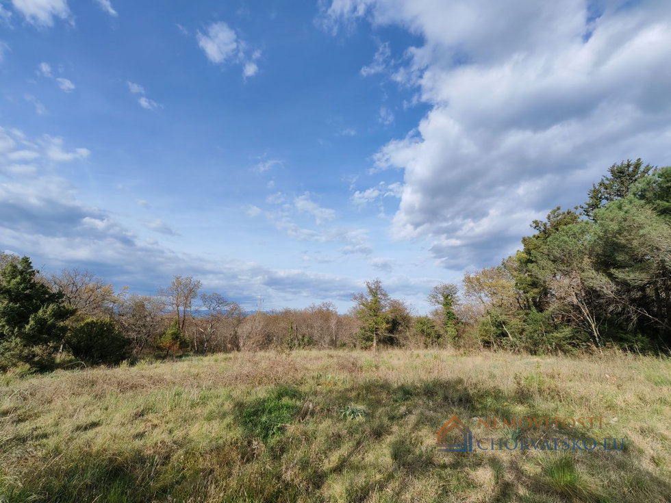Prodej stavební parcely 1451 m²